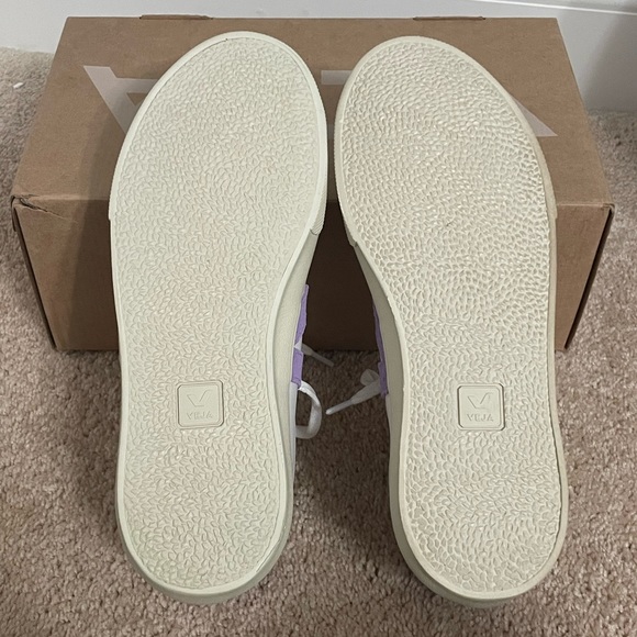 ESPLAR LEATHER WHITE
LAVANDE - Picture 4 of 13